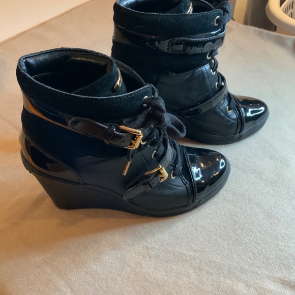 Baskets compensées Michael Kors noires et dorées / bottines à lacets / bottines - Picture 2 of 9